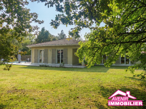 Façade maison plain-pied Le Temple sur grand terrain arboré de 3000m2