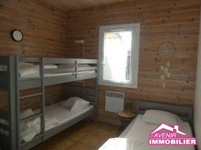 2ème chambre de la maison à vendre, avec 2 chambres, proche du lac et du centre de Lacanau ville.