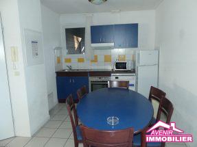 Cuisine de la maison à vendre, avec 2 chambres à Marina de Talaris, à Lacanau lac.