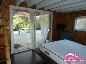 Chambre de la location à l’année, d’une maison, meublée, de type T4 avec 3 chambres proche du centre de Le Porge.