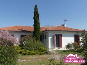 Maison à vendre, avec 3 chambres et garage dans un secteur calme, et proche du centre de Le Porge.