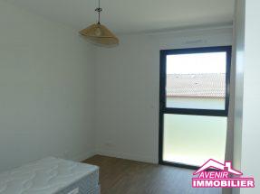 Chambre 2 de la maison à vendre, neuve, avec 3 chambres et garage dans un secteur proche du centre de Lacanau