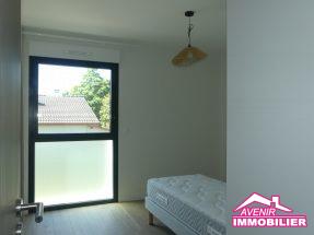 Chambre 3 de la maison à vendre, neuve, avec 3 chambres et garage dans un secteur proche du centre de Lacanau