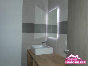 Salle d'eau 2 de la maison à vendre, neuve, avec 3 chambres et garage dans un secteur proche du centre de Lacanau