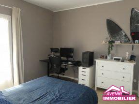 Grande chambre à l’étage, appartement duplex 3 chambres Le Porge