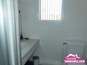 Salle d’eau à l’étage avec WC, appartement duplex 3 chambres Le Porge