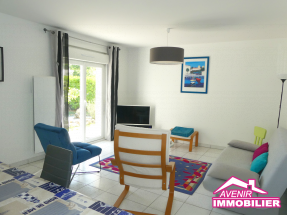 Salon avec ouverture sur la terrasse – maison 3 chambres Lacanau