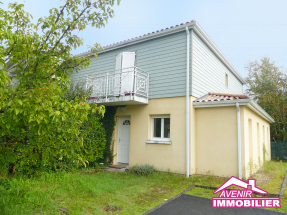 Façade de la maison à vendre à Lacanau 3 chambres proche centre ville