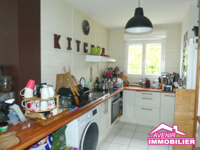 Cuisine ouverte équipée dans maison à vendre Lacanau