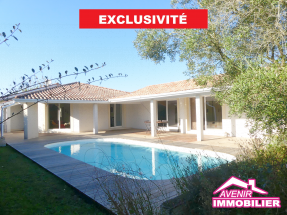 Façade de la maison plain-pied sur parcelle 805 m² – Le Porge