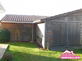 Garage indépendant 37 m² pour véhicules et stockage – Le Porge
