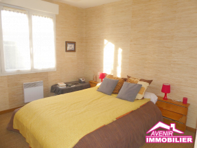 Chambre avec rangements intégrés – maison Le Porge