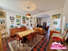 Salle à manger conviviale de maison à vendre à Lacanau